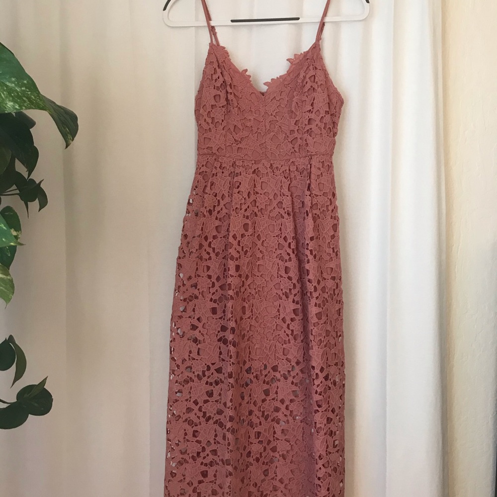 ASTR THE LABEL blush lace midi dress